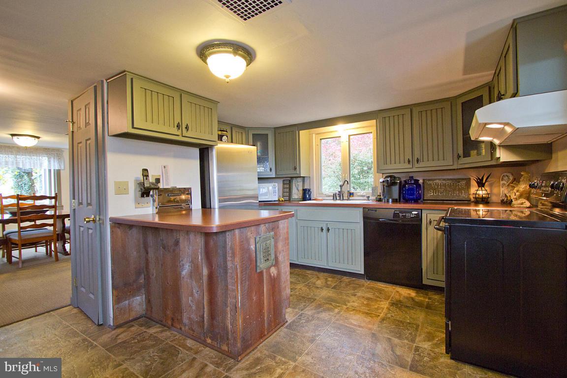 817 Disston View Drive Lititz, PA 17543 - Photo 8 of 47