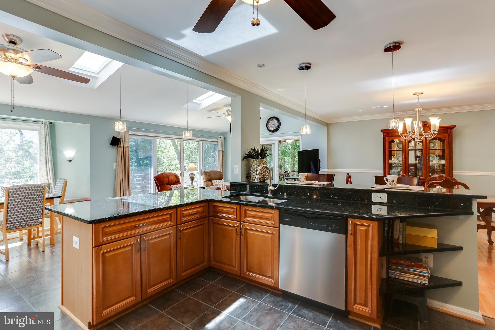 190 Hickory Point Road Pasadena, MD 21122 - Photo 3 of 30 Kitchen/family/dining combo