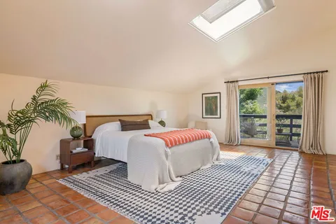 $2,195,000 | 19805 Valley View Drive, Topanga, CA 90290