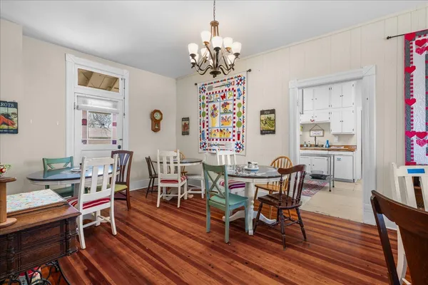 $449,500 | 501 West Moore Avenue, Moulton, TX 77975