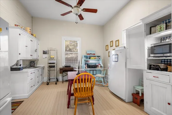 $449,500 | 501 West Moore Avenue, Moulton, TX 77975