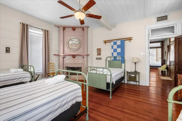 $449,500 | 501 West Moore Avenue, Moulton, TX 77975