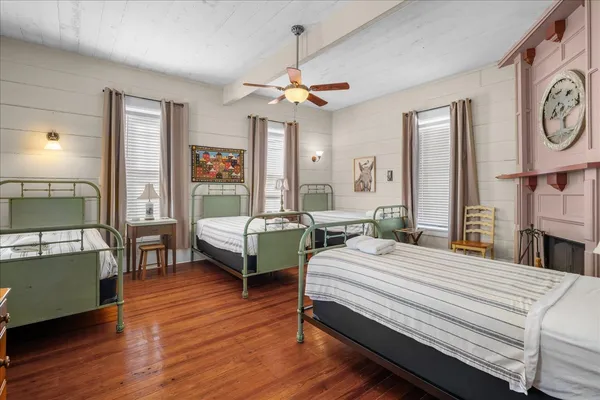 $449,500 | 501 West Moore Avenue, Moulton, TX 77975