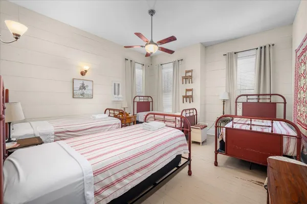 $449,500 | 501 West Moore Avenue, Moulton, TX 77975