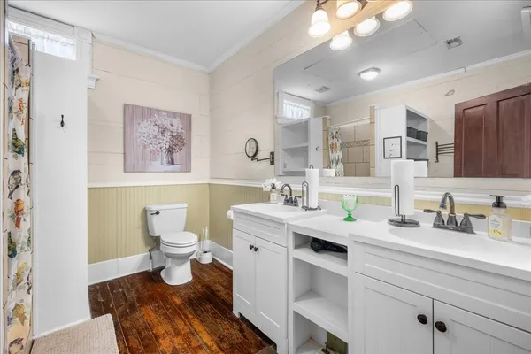 $449,500 | 501 West Moore Avenue, Moulton, TX 77975