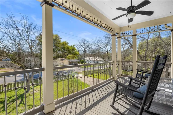 $449,500 | 501 West Moore Avenue, Moulton, TX 77975