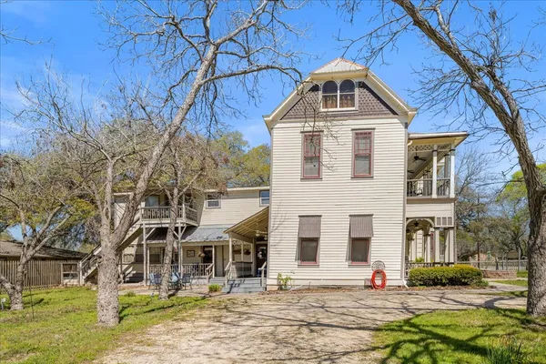 $449,500 | 501 West Moore Avenue, Moulton, TX 77975