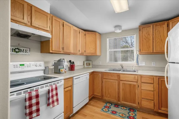 $449,500 | 501 West Moore Avenue, Moulton, TX 77975