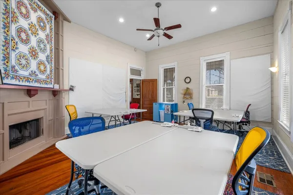 $449,500 | 501 West Moore Avenue, Moulton, TX 77975