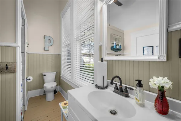 $449,500 | 501 West Moore Avenue, Moulton, TX 77975