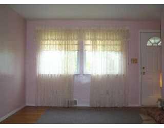 614 Brightberry Road Monroeville, PA 15146 - Photo 3 of 7 Living Room.