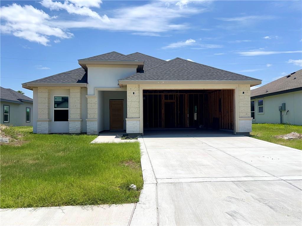 a view of a house with a yard