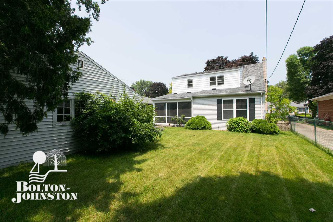 199 Ridgemont Road Grosse Pointe, MI 48236 - Photo 16 of 20 31325080-15.JPG