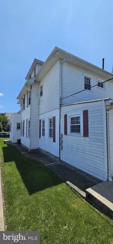 a view of house with yard