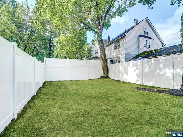 a view of back yard of the house