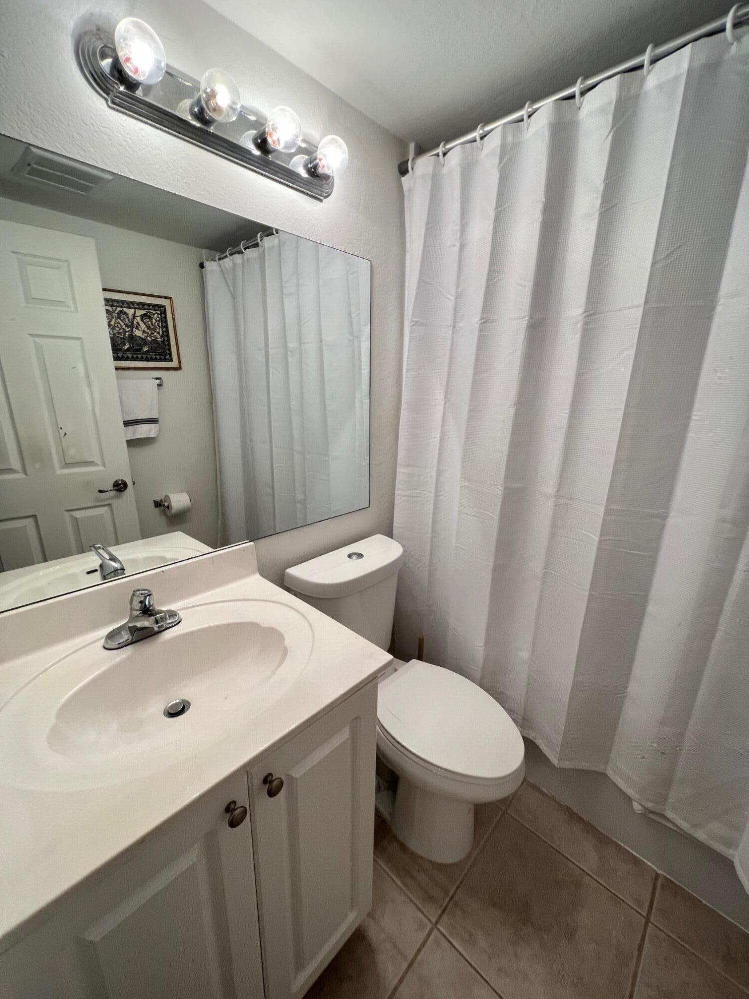 8104 Severn Drive, Unit C Boca Raton, FL 33433 - Photo 13 of 14 BATHROOM