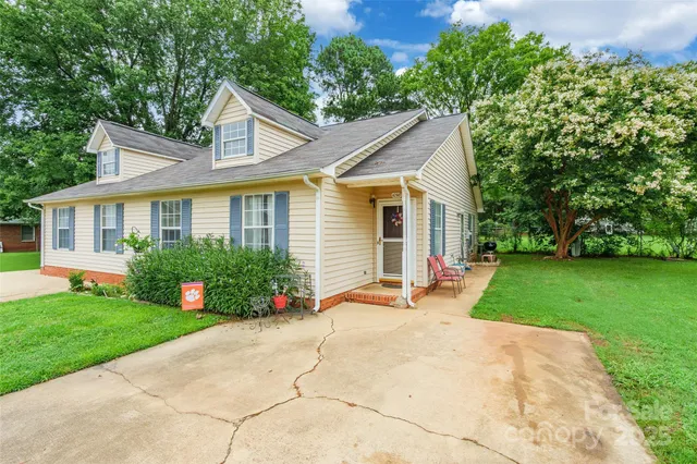 $159,900 | 1098 Farm Pond Lane, Rock Hill, SC 29732