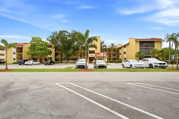$2,100 | 2039 Coral Ridge Drive, Unit S304, Coral Springs, FL 33071