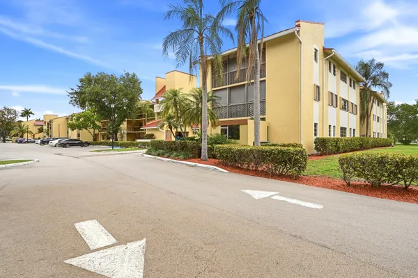 $2,100 | 2039 Coral Ridge Drive, Unit S304, Coral Springs, FL 33071