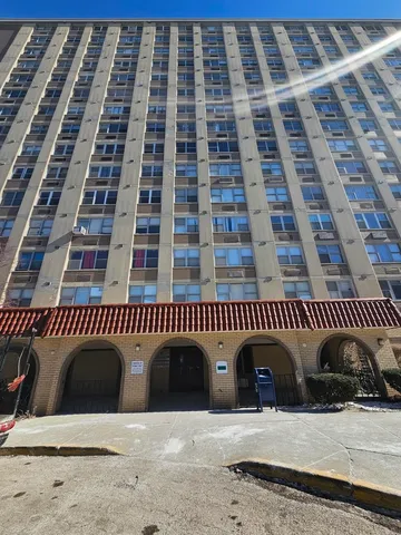 $60,000 | 4300 West Ford City Drive, Unit 1301, Chicago, IL 60652