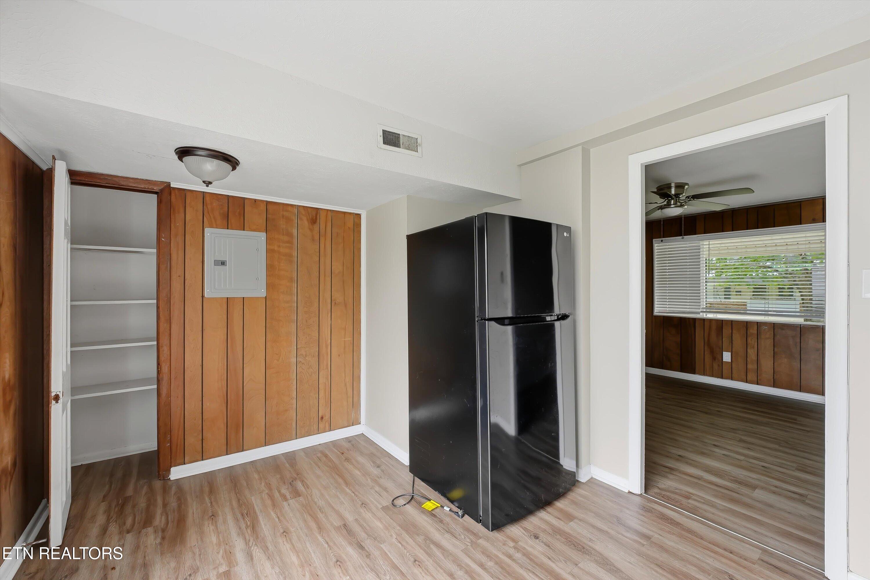 111 Tacoma Road, Unit 105 111 Oak Ridge, TN 37830 - Photo 3 of 13 19-105 Tacoma Rd-19