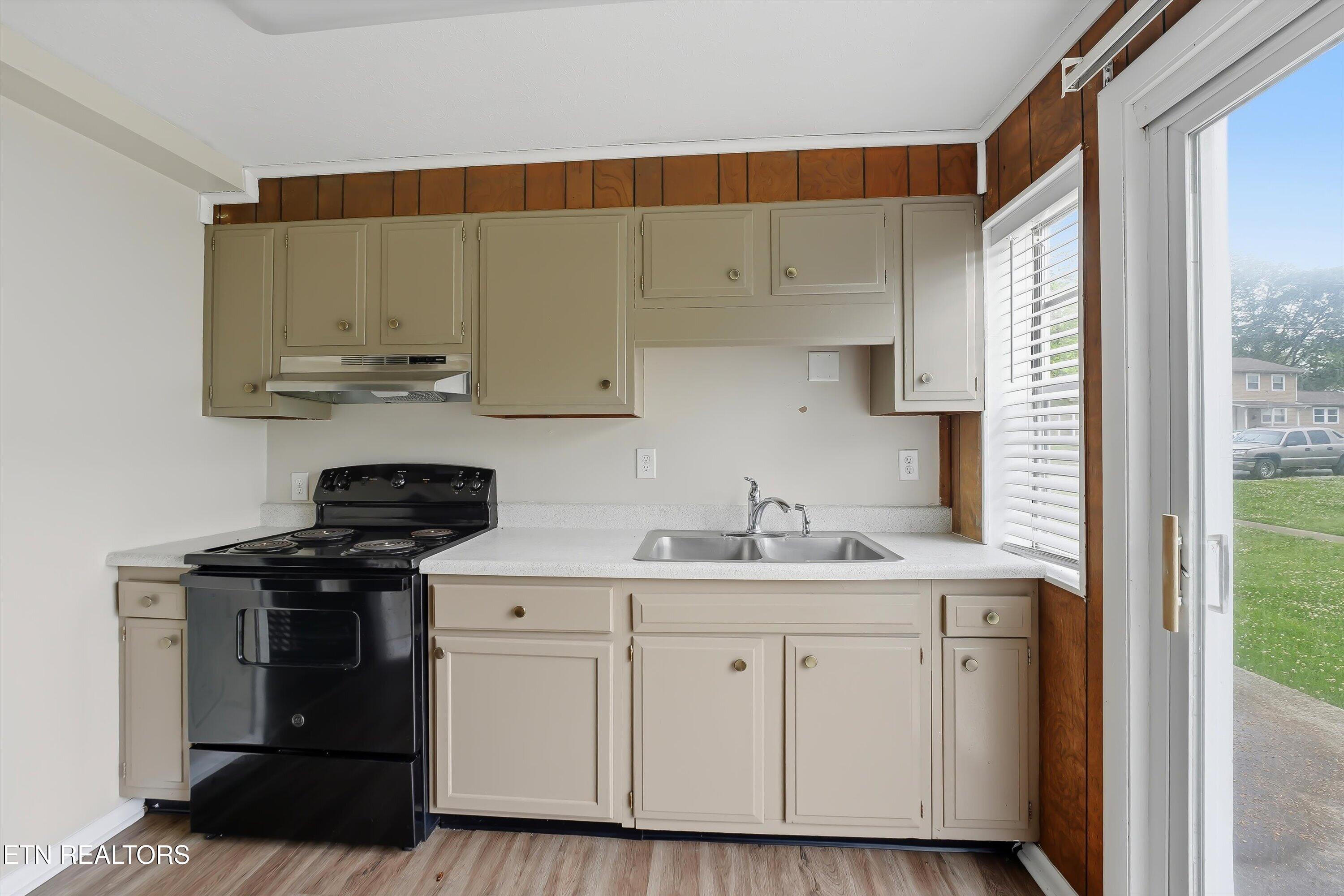 111 Tacoma Road, Unit 105 111 Oak Ridge, TN 37830 - Photo 4 of 13 20-105 Tacoma Rd-20