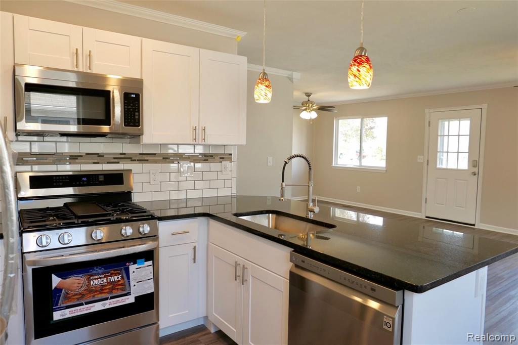 20440 East 14 Mile Road Roseville, MI 48066 - Photo 7 of 22