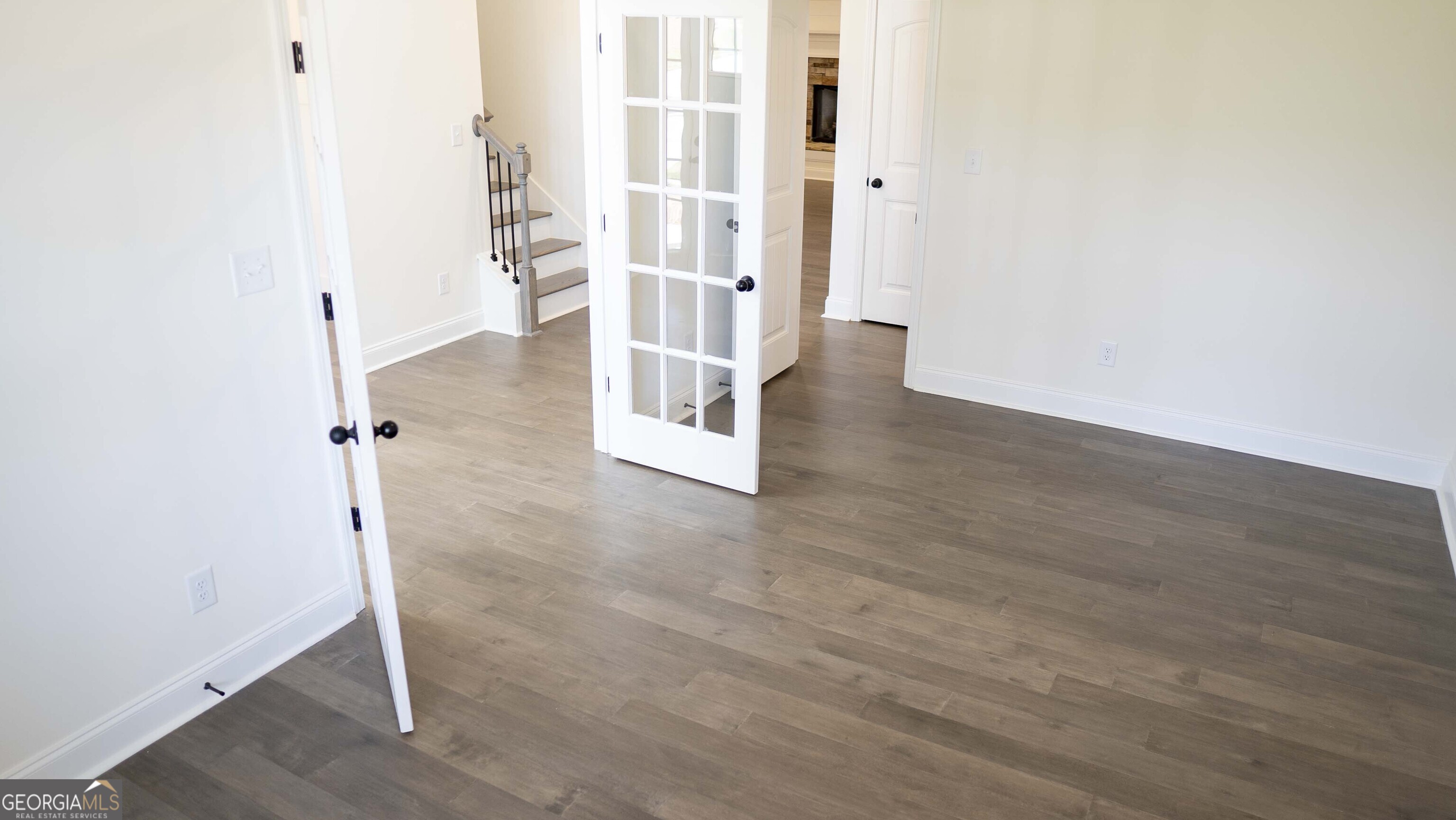 604 Beaver Court Perry, GA 31069 - Photo 7 of 40 an entryway of a room with wooden floor