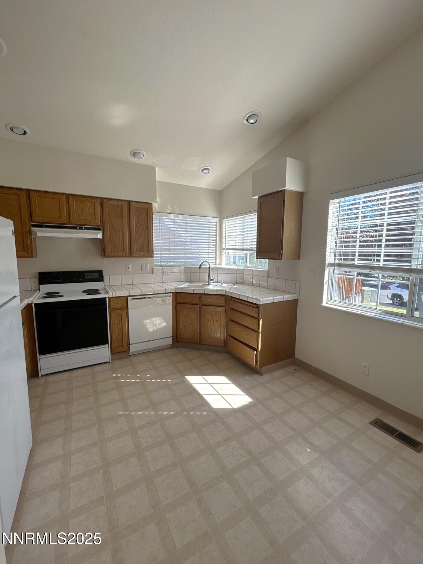 4835 Canyon Run Drive Sparks, NV 89436 - Photo 6 of 15 14-Jul 09 2024 11_12am-To69