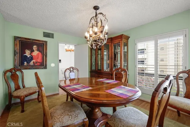 $924,900 | 10409 Riverside Drive, Unit 203, Toluca Lake, CA 91602