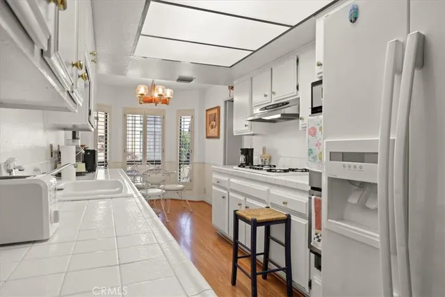 $924,900 | 10409 Riverside Drive, Unit 203, Toluca Lake, CA 91602