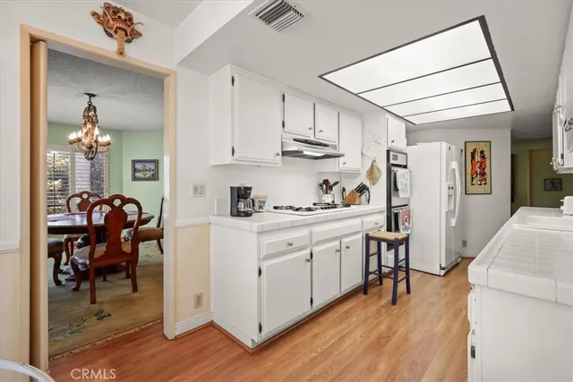 $924,900 | 10409 Riverside Drive, Unit 203, Toluca Lake, CA 91602