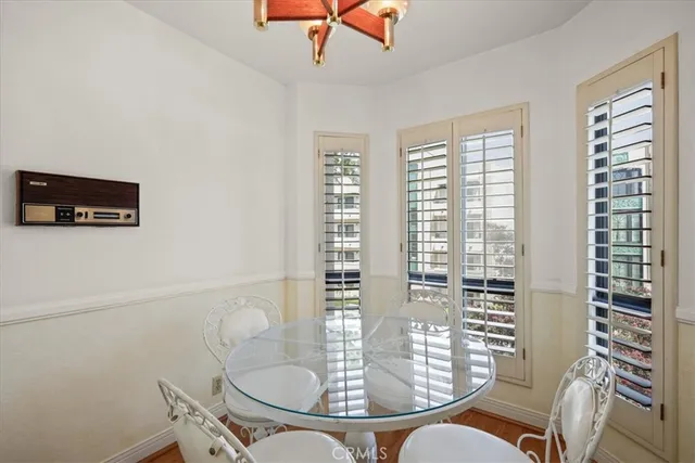 $924,900 | 10409 Riverside Drive, Unit 203, Toluca Lake, CA 91602