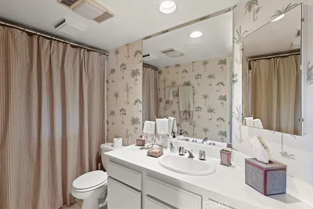 $924,900 | 10409 Riverside Drive, Unit 203, Toluca Lake, CA 91602