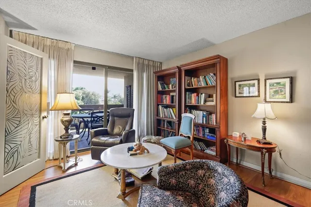 $924,900 | 10409 Riverside Drive, Unit 203, Toluca Lake, CA 91602