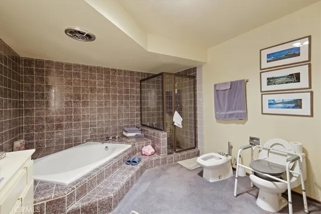 $924,900 | 10409 Riverside Drive, Unit 203, Toluca Lake, CA 91602