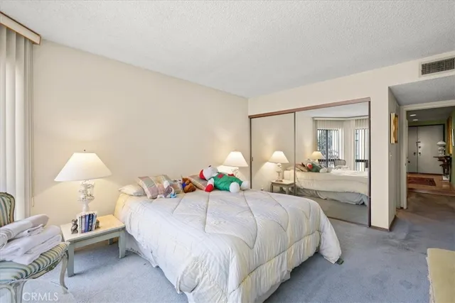 $924,900 | 10409 Riverside Drive, Unit 203, Toluca Lake, CA 91602