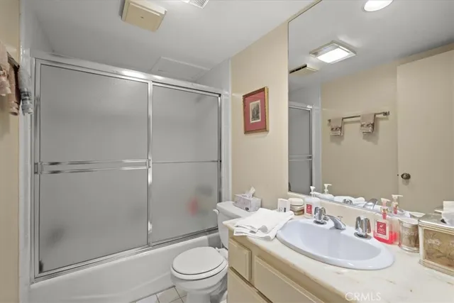 $924,900 | 10409 Riverside Drive, Unit 203, Toluca Lake, CA 91602