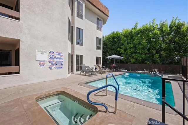 $924,900 | 10409 Riverside Drive, Unit 203, Toluca Lake, CA 91602