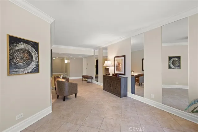 $924,900 | 10409 Riverside Drive, Unit 203, Toluca Lake, CA 91602