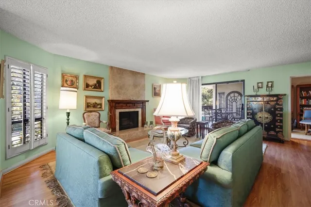 $924,900 | 10409 Riverside Drive, Unit 203, Toluca Lake, CA 91602