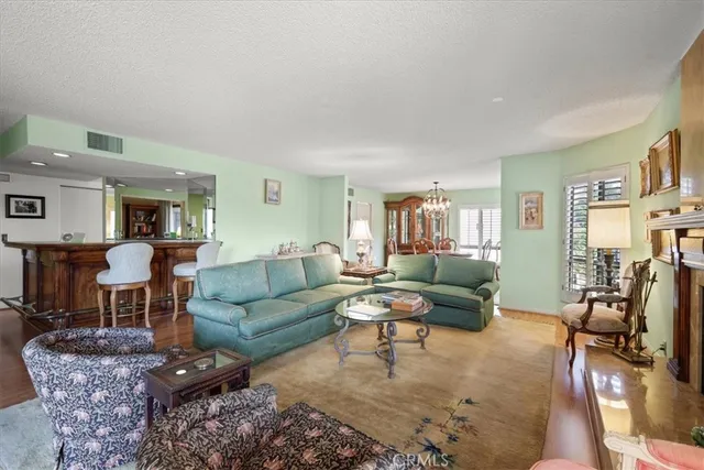 $924,900 | 10409 Riverside Drive, Unit 203, Toluca Lake, CA 91602