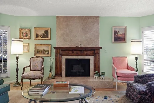 $924,900 | 10409 Riverside Drive, Unit 203, Toluca Lake, CA 91602