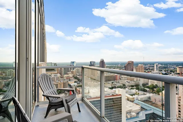 $2,639,000 | 610 East Market Street, Unit 3304, San Antonio, TX 78205