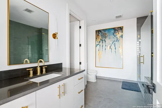 $2,639,000 | 610 East Market Street, Unit 3304, San Antonio, TX 78205