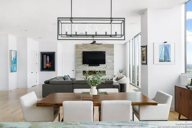 $2,639,000 | 610 East Market Street, Unit 3304, San Antonio, TX 78205