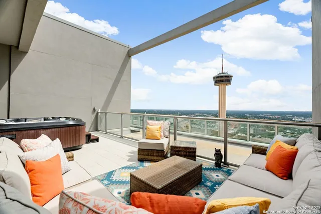 $2,639,000 | 610 East Market Street, Unit 3304, San Antonio, TX 78205