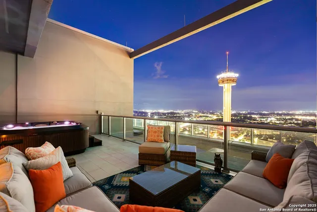 $2,639,000 | 610 East Market Street, Unit 3304, San Antonio, TX 78205