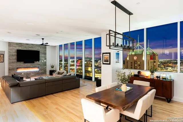 $2,639,000 | 610 East Market Street, Unit 3304, San Antonio, TX 78205