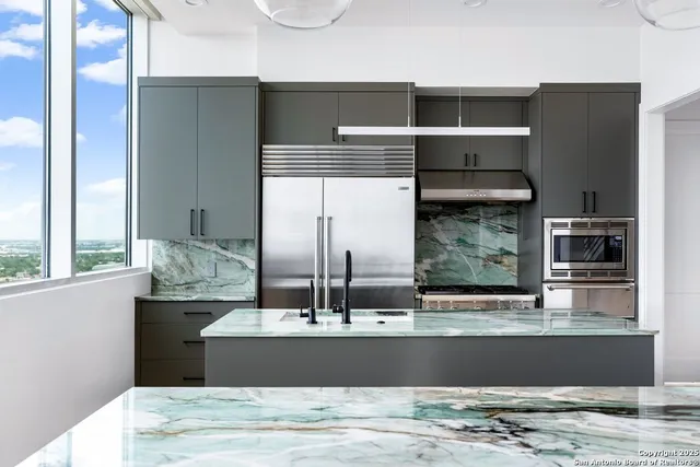 $2,639,000 | 610 East Market Street, Unit 3304, San Antonio, TX 78205
